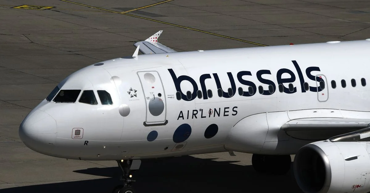 Gros plan d'un avion Brussels Airlines sur la piste à Genève, Suisse.